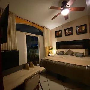 Ocean Front- Marina View- Tiara Sands Resort, Sleeps 4 Apartamento